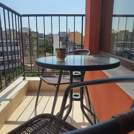 Apartament детелина апартамент- Free Underground Parking Lot Varna